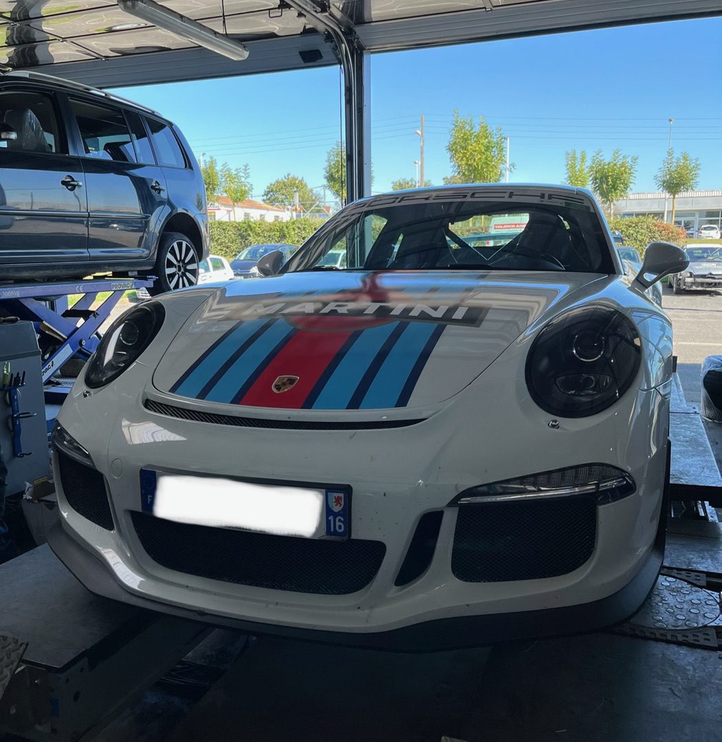 Véhicule en atelier Ouest Pneu pour le montage et l'équilibrage des pneus