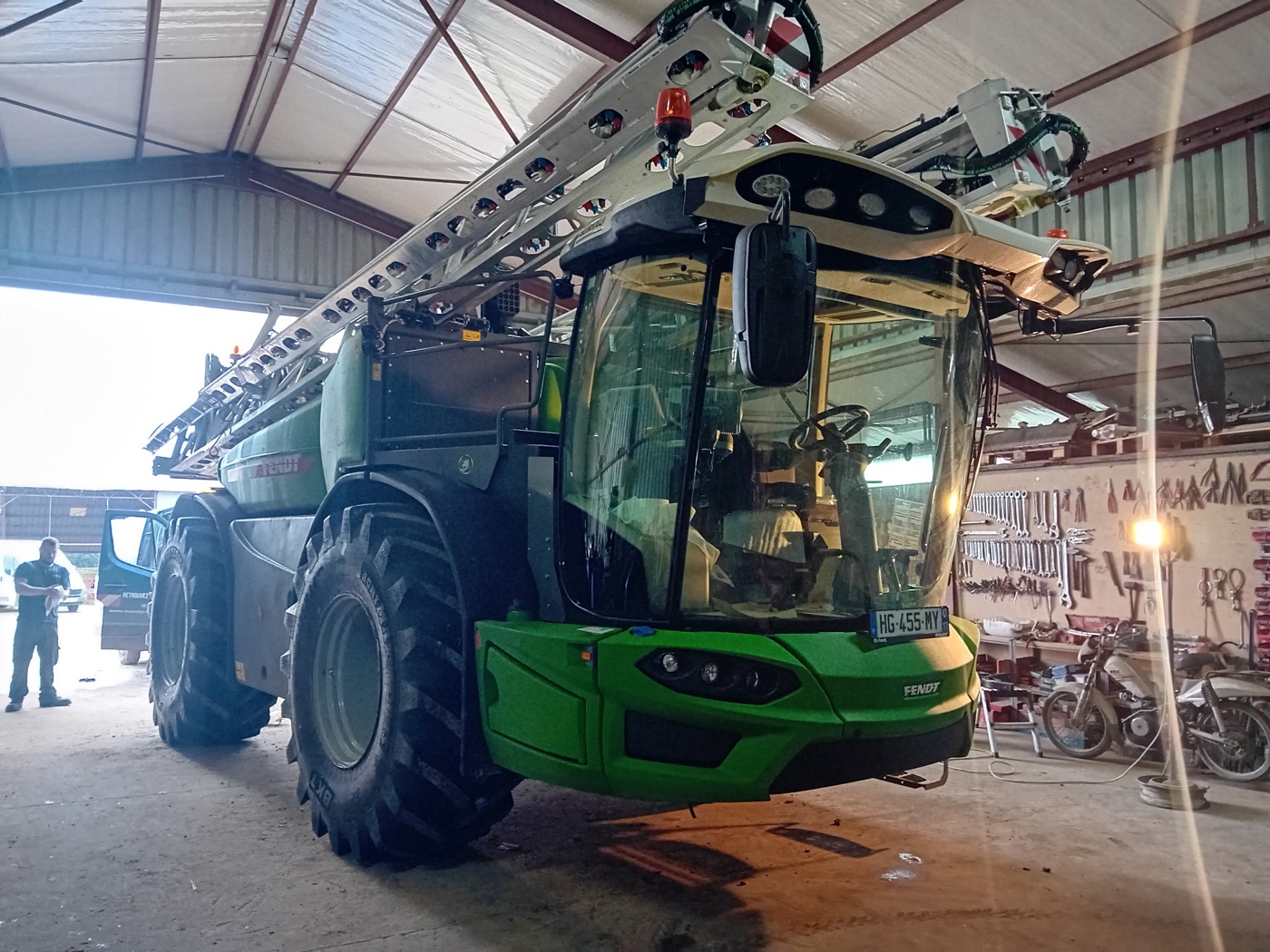 Automoteur agricole équipé par Ouest Pneu